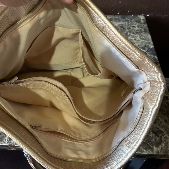 Chic Cream Leather Tote Bag - Picture 5 of 6